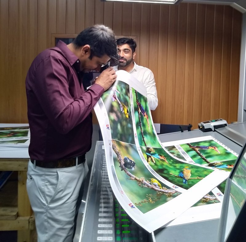 Kayyum Menon and Arshad Menon of Concord Printing checking samples produced by the RMGT 920ST 5-color plus coater