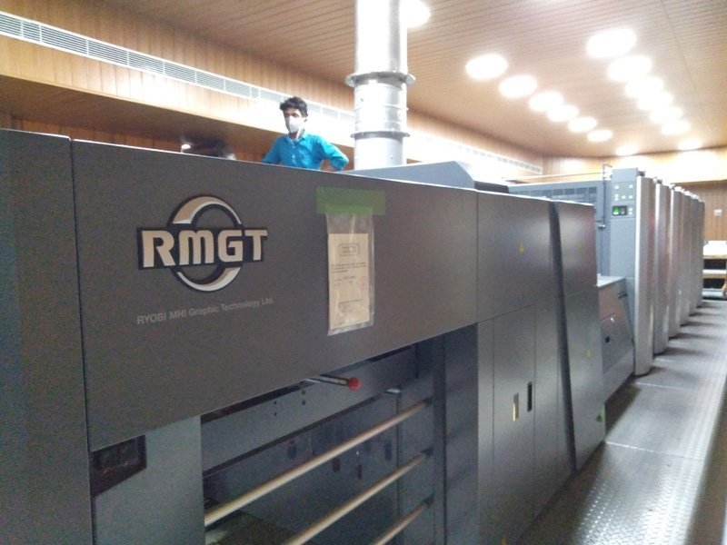 The RMGT 920ST 5-color plus coater was installed at Sterling Print House in October this year